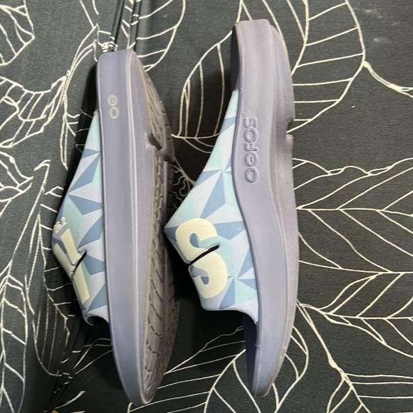 Gently used Limited Edition Boston Marathon OOFOS recovery sandals - Picture 5 of 5